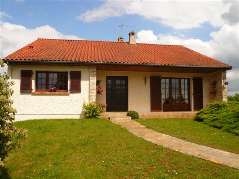 VIVONNE BEL ESPACE DE 168M� AU CALME