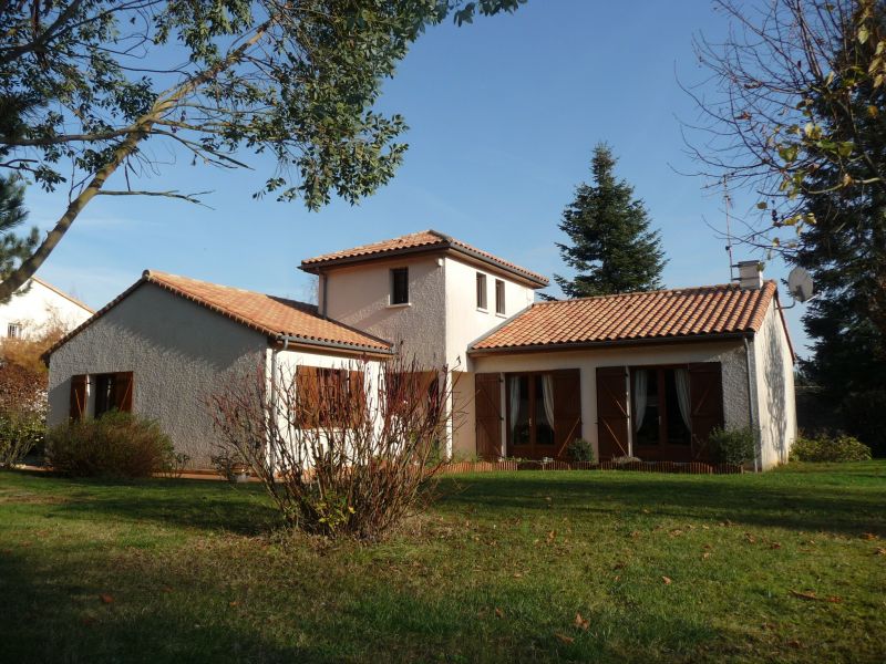 VOUNEUIL SOUS BIARD PARFAIT ETAT 135 m� PARC ARBORE