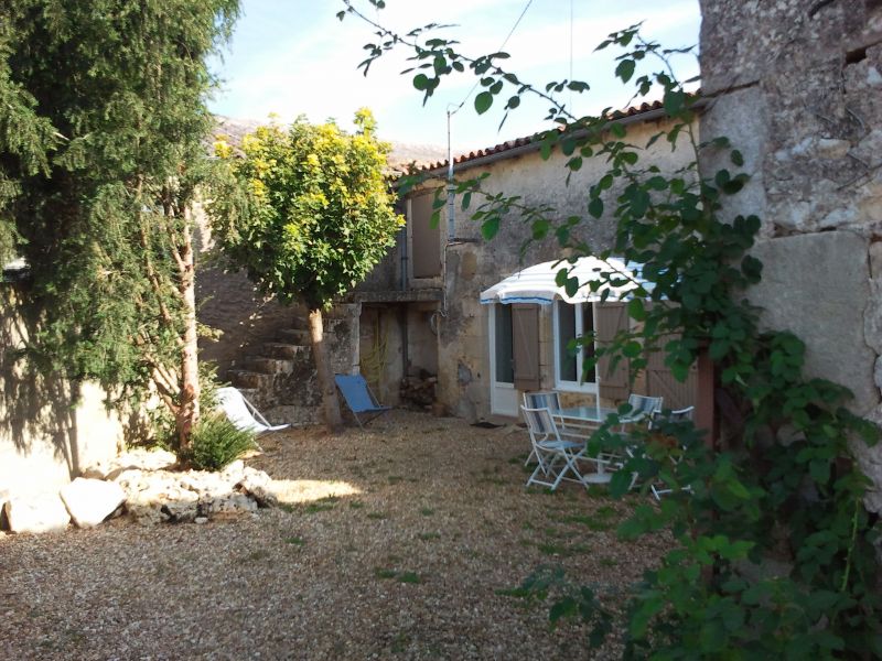 ANCIENNE FERME EN PARTIE RENOVEE