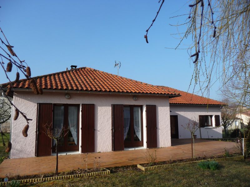 10 MIN POITIERS OUEST VOUNEUIL SOUS BIARD PROCHE ECOLE ET COMMERCES PLAIN PIED