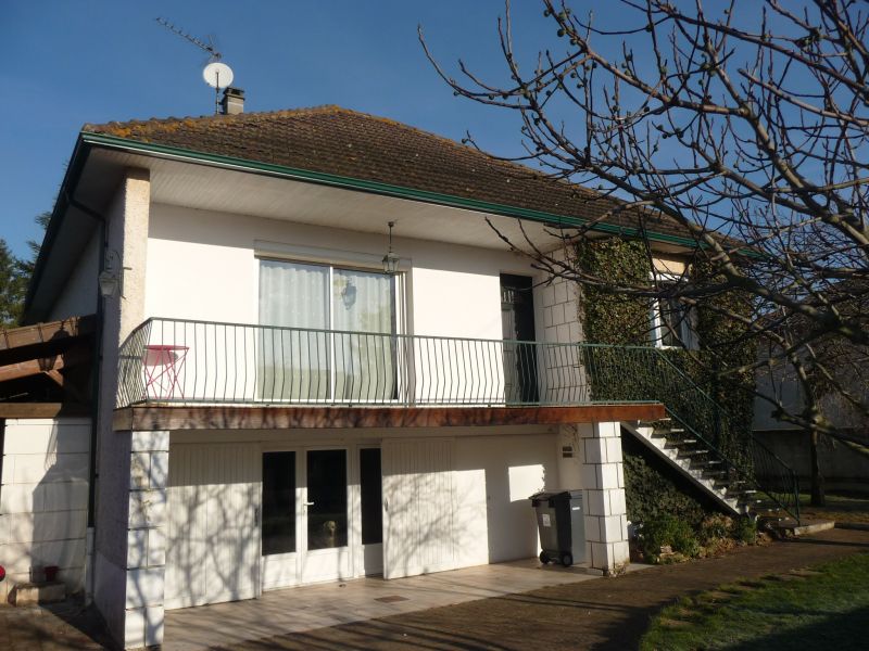 CHASSENEUIL DU POITOU MAISON 5 CHAMBRES JARDIN PROCHE POITIERS
