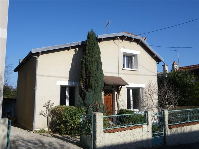 MAISON DES ANNEES 30 POITIERS AVEC JARDIN ET GARAGE