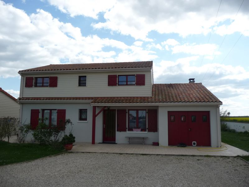 QUINCAY PROCHE POITIERS 4 CHAMBRES BUREAU