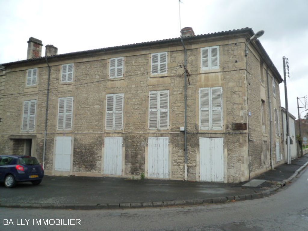 Bureau / local professionnel Fontenay Le Comte 880 m2