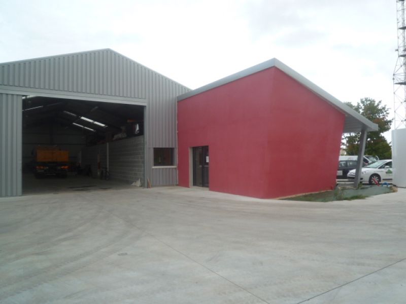 Entrep�t / local industriel Lucon 834 m2