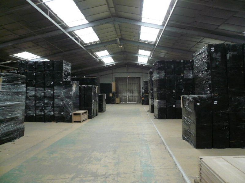 Entrep�t - La Chataigneraie 2000 m2