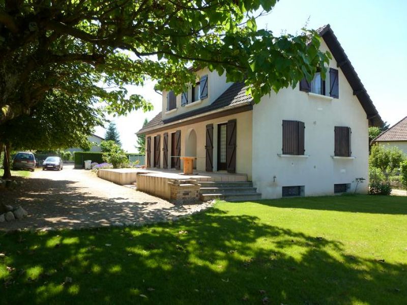 BEAUX VOLUMES POUR CETTE VILLA TRADITIONNELLE