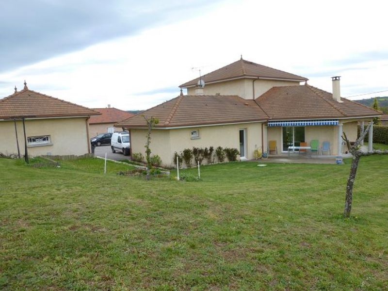 VILLA DES CHAMPS PRES DE LA VILLE