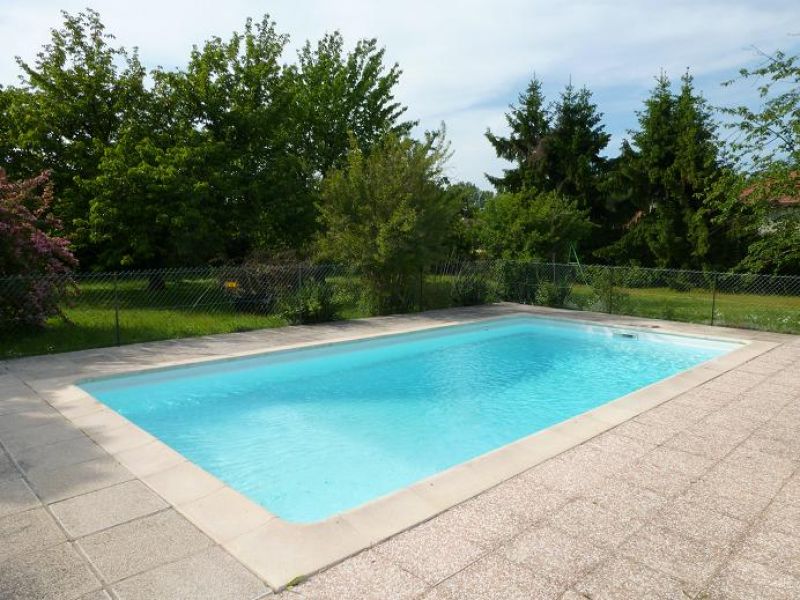 TERRAIN ET SA PISCINE...