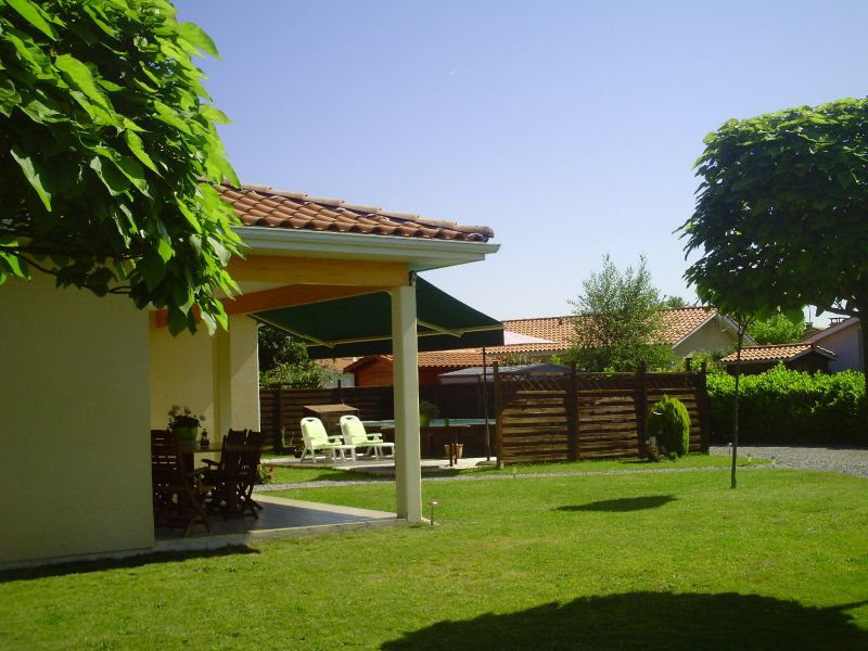 Maison contemporaine de 111m�, 4 chambres, vaste s�joour de 33m�, avec terrasse coouverte au Sud-Est, cuisine am�nag�e �quip�e, douche � l'italienne