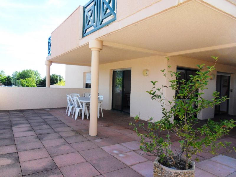 Dans r�sidence securis�e centre ville, Studio avec grande terrasse de 74m�