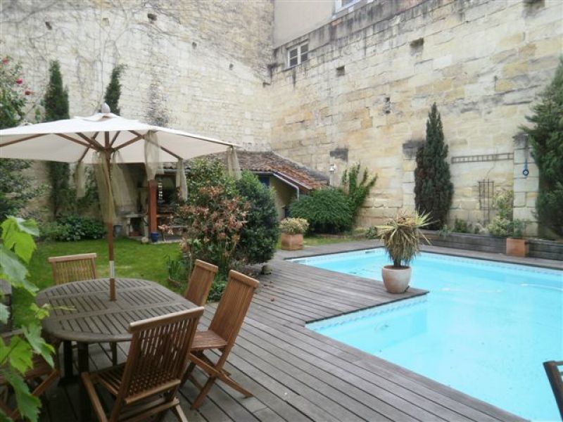CHARTRONS MAISON T7 5CHBRES JARDIN PISCINE