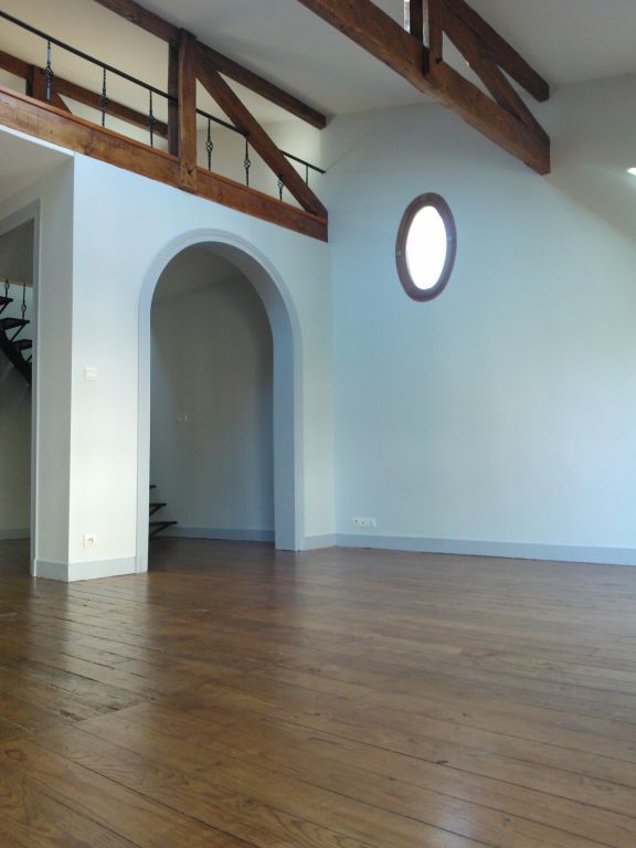 A LOUER BORDEAUX RUE D'ORNANO APPARTEMENT T3 BIS 70 M�