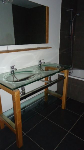 15 mn de libourne.-Maison � vendre enti�rement r�nov�e avec 3 chambres. A voir rapidement.