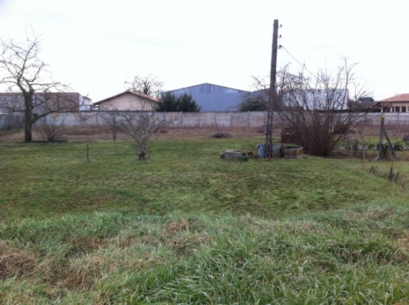 Libourne -Un terrain plat de 2000 m� env. en zone UX