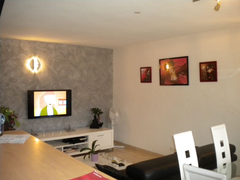 A vendre � Vif, appartement de 3 pi�ces en dernier �tage.