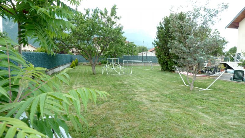 A vendre � VIF, maison 5 pi�ces de 125 m2.