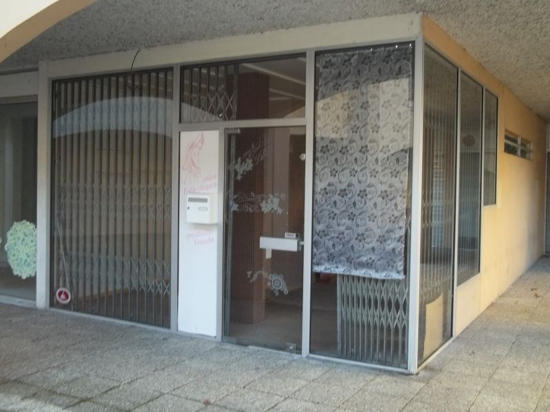 A vendre a Pau nord Local commercial ou bureau , 35 m2, en parfait �tat , douche, wc, 44990�, Id�al profession lib�rale.