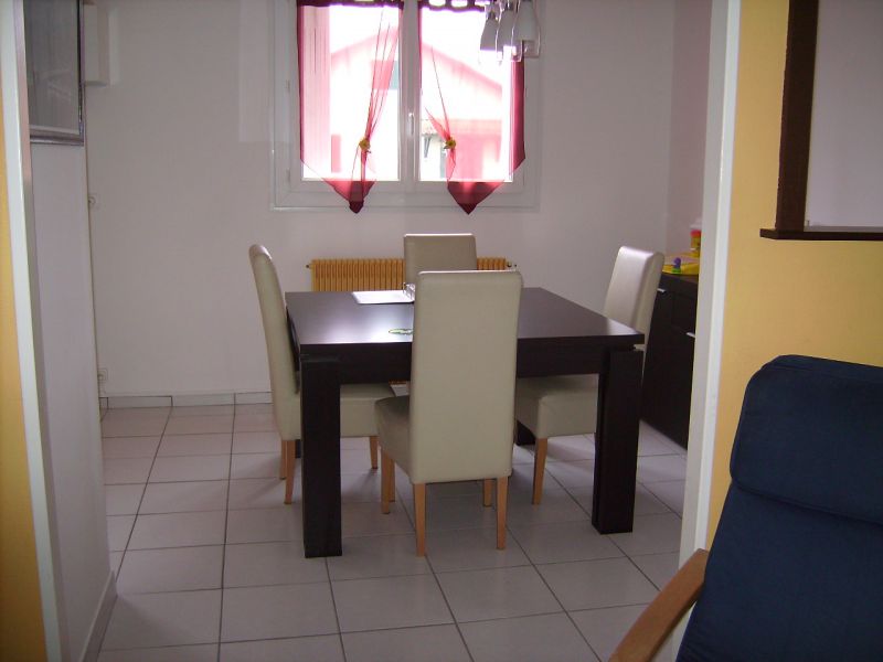 A VENDRE PAU Appartement T4 3CHBS  81 m2 160500 �