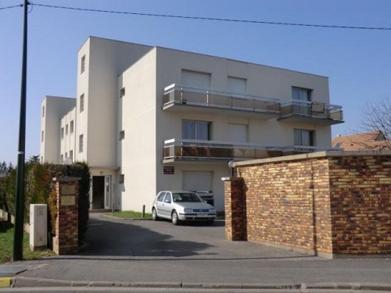 Pontault Combault, 2 pi�ces avce terrasse, box, cave et parking !