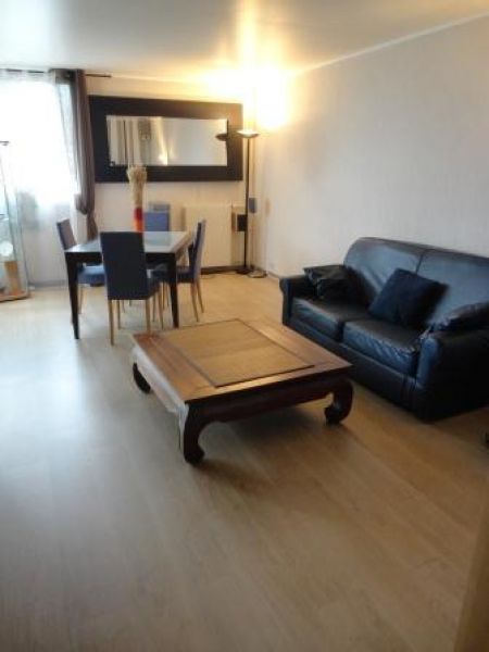 5 pi�ces, 105m�, proximit� commerces et rer E !