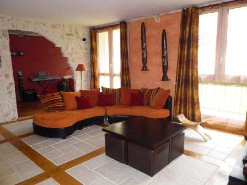 5 pi�ces 100 m2 d�coration contemporaine, proche commerces et RER E !