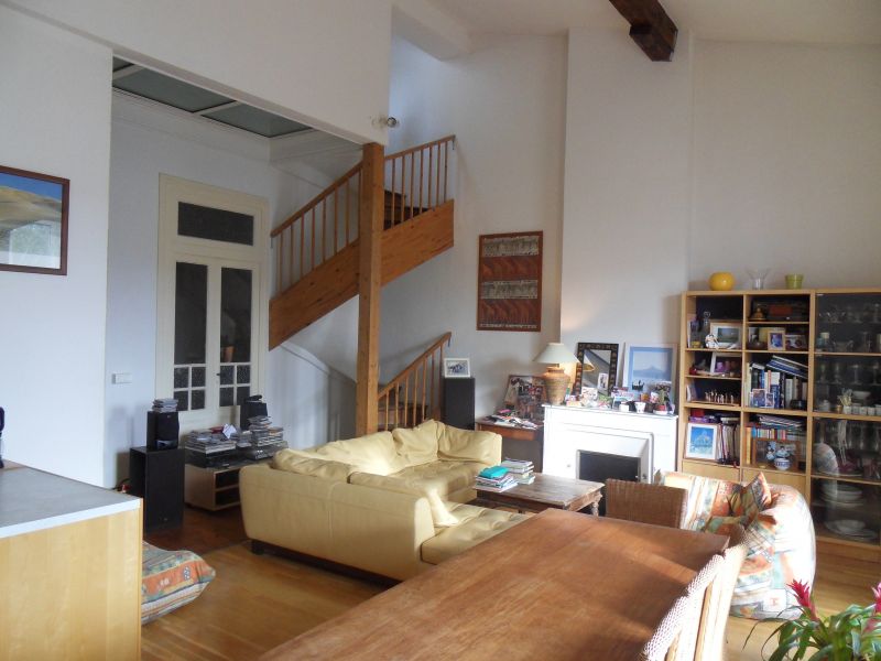 Quartier Saint-Seurin/Croix Blanche, duplex lumineux de 152 m�