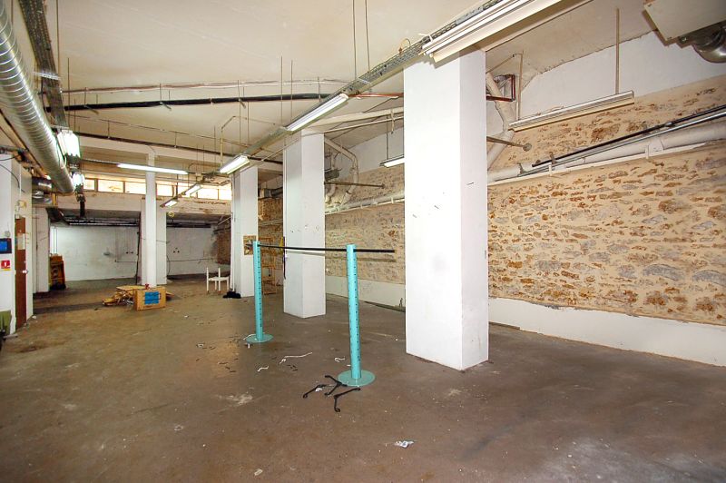 MURS LOCAUX COMMERCIAUX A VENDRE - 6 PIECES - 330 m� - PARIS 10�me - 75010 - PARADIS / PETITES ECURIES