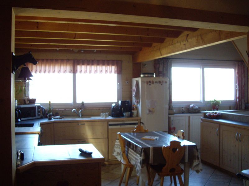FAVERGES. MAISON COMPOSEE DE 2 HABITATIONS.