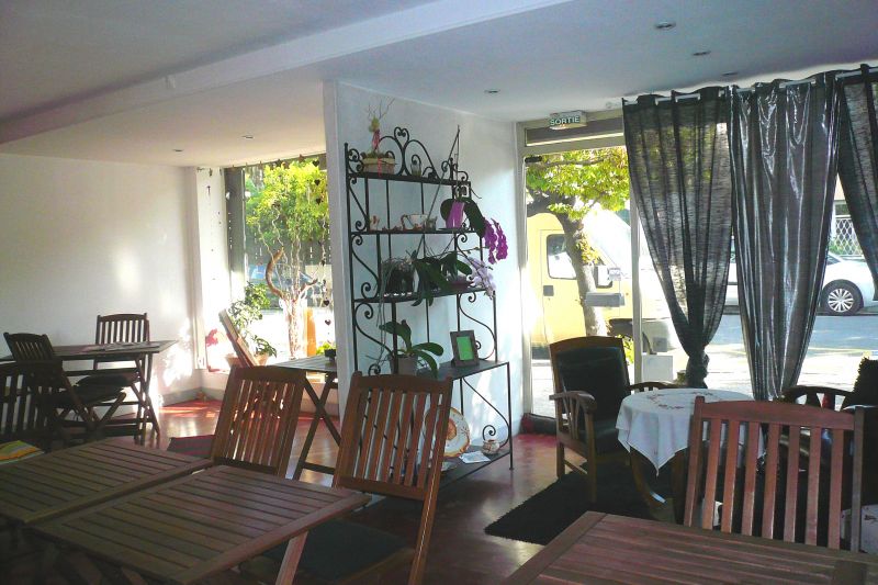 A vendre Hy�res local commercial de 59 m2 avec garage attenant de 18 m2