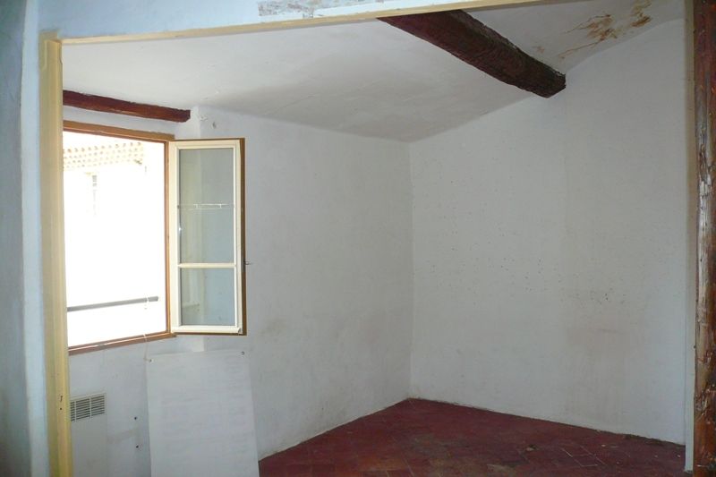 A vendre Hy�res centre ville immeuble avec 4 studios