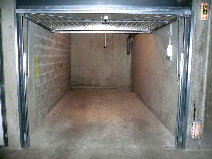 Parking / box St Etienne  14 m2