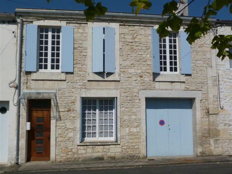 BELLE ET SPACIEUSE MAISON DE VILLE