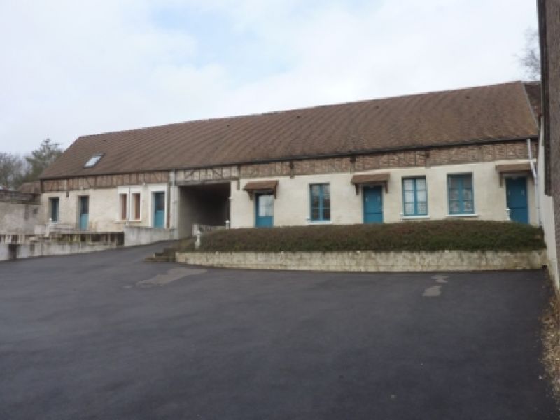 ENSEMBLE IMMOBILIER COMPRENANT 7 LOGEMENTS EN LOCATION DE 180 M� AU TOTAL SUR 1 250 M� DE GTERRAIN