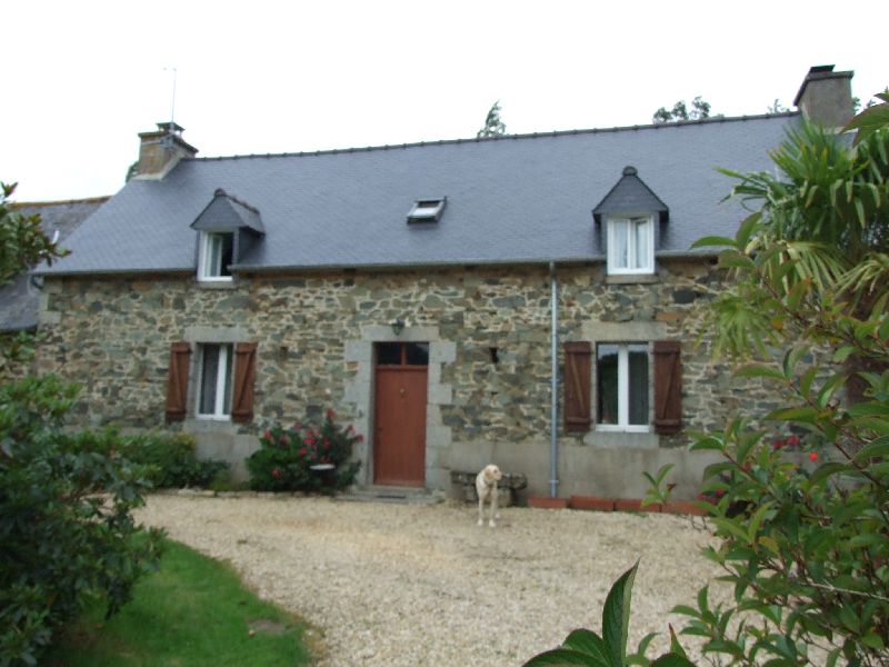 � LONGERE RENOVEE PROCHE LANNION