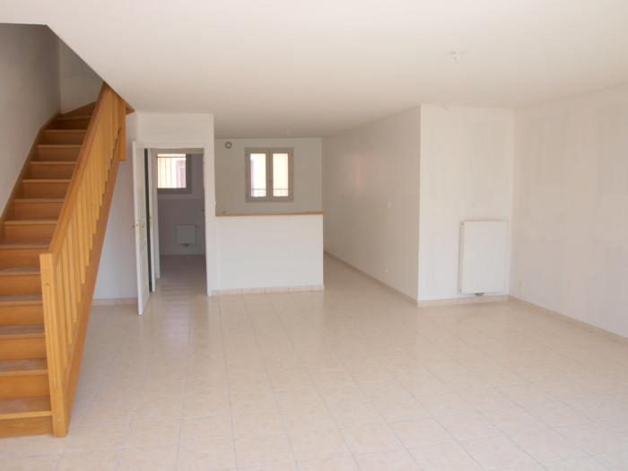 BELLEVILLE maison de 4 pi�ces,  � la location.