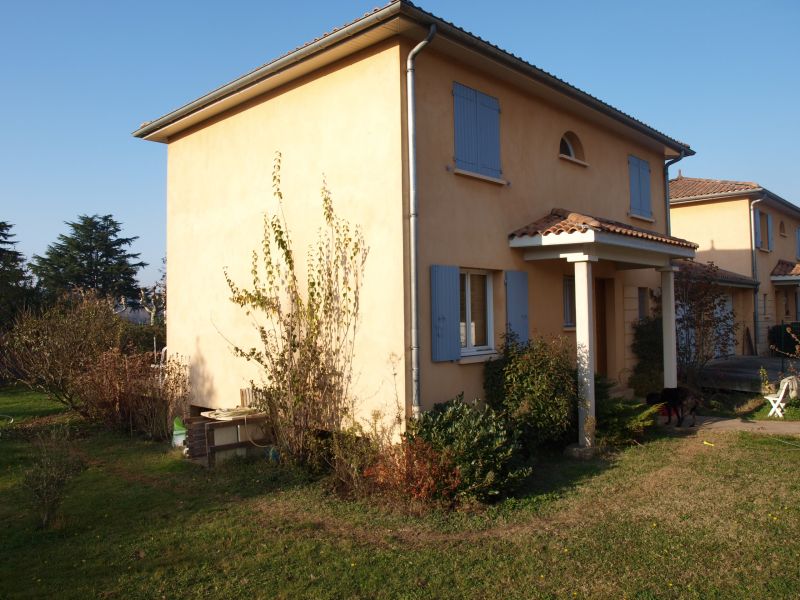 Fleurieu/saone. Villa 117m� en location