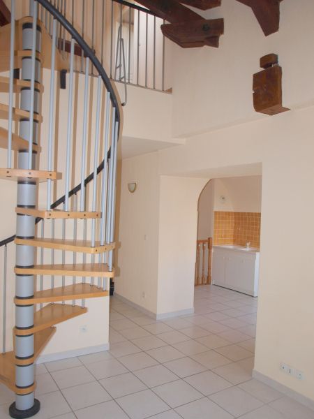 Tr�voux. T3 en duplex � la location