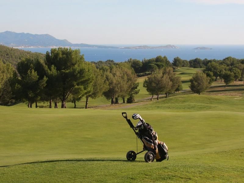 VILLA AU GOLF DE LA FREGATE