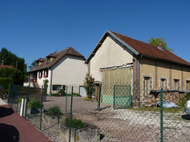 10160,Aix en Othe,maison de 1985 +maison � r�habiliter