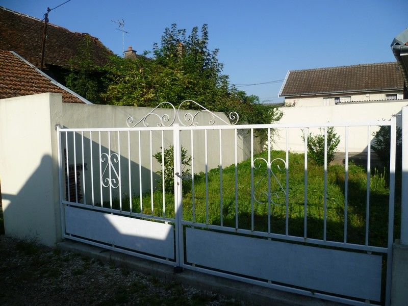 10800 ST JULIEN LES VILLASmaison  r�nov�e