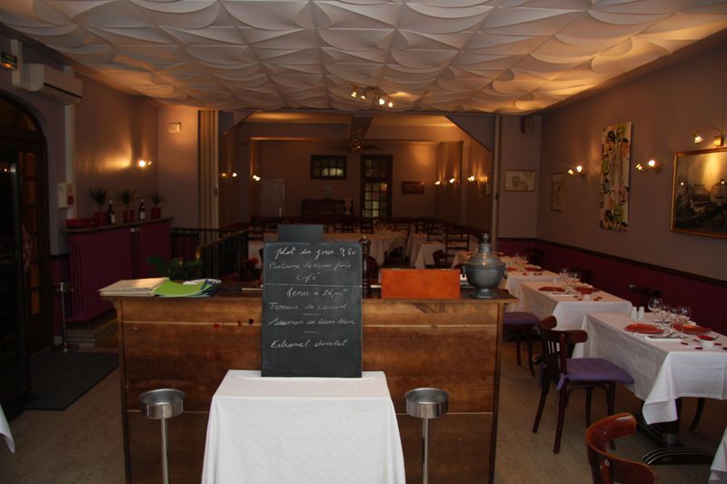 10000TROYES CENTRE VILLE RESTAURANT -BAR 100 COUVERTS AUX NORMES ET SANS TRAVAUX