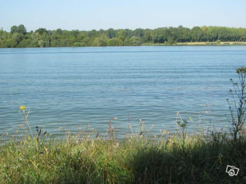10500 DIENVILLE TERRAIN 9000 M� BORD DU LAC 100 ML DE RIVE