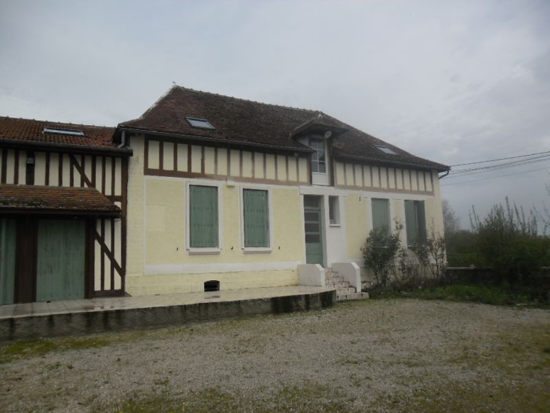 10240 BELLE CHAMPENOISE DE 230 M� GRANGES ET TERRAIN DE 2800M�