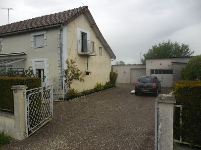 10500 BRIENNE LE CHATEAUMAISON ANCIENNE T5 AVEC 1 HECTARE DE TERRAIN