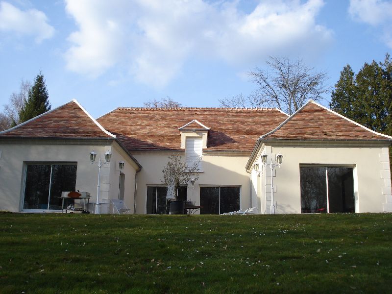 PROPRIETE AVEC UNE VILLA SUR 5300 M2 DE PARC AVEC DEPENDANCE