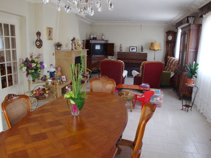 VENISSIEUX : Maison 8 pi�ces, sur terrain de 600 m�