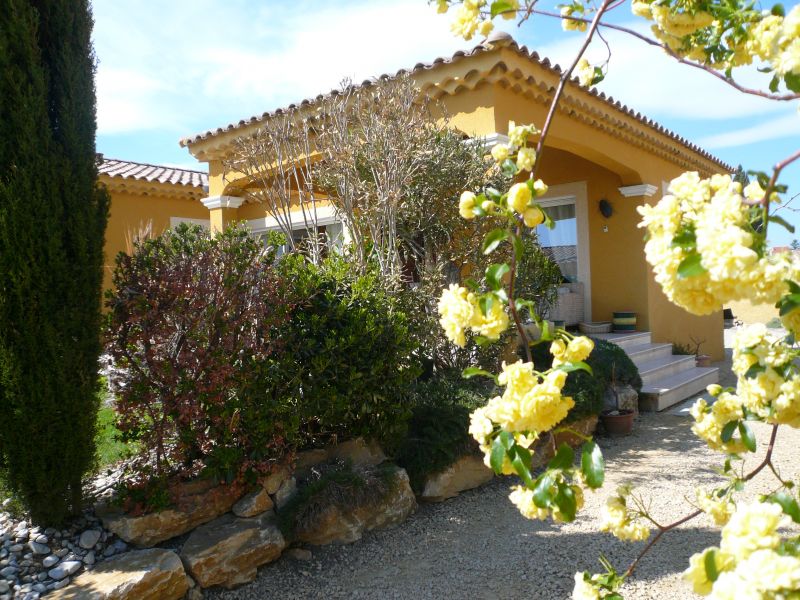 TRES BELLE VILLA PROVENCALE DE 130 M�