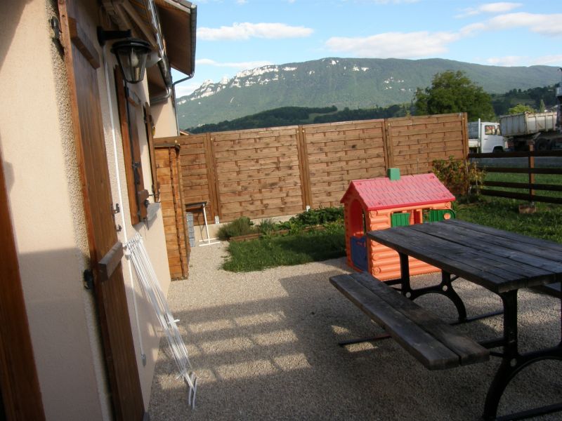 Maison mitoyenne 100 m� 4 chambres petit jardin
