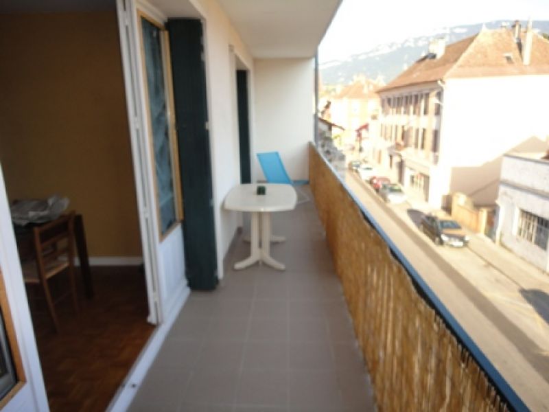 joli appartement traversant  T 4 avec cave proche YENNE